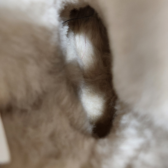 Cozy Ugg Shearling Boots with Pink Pom Poms - Picture 6 of 8